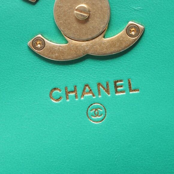 Chanel Lambskin Matelasse Card Case Green - Picture 4 of 6